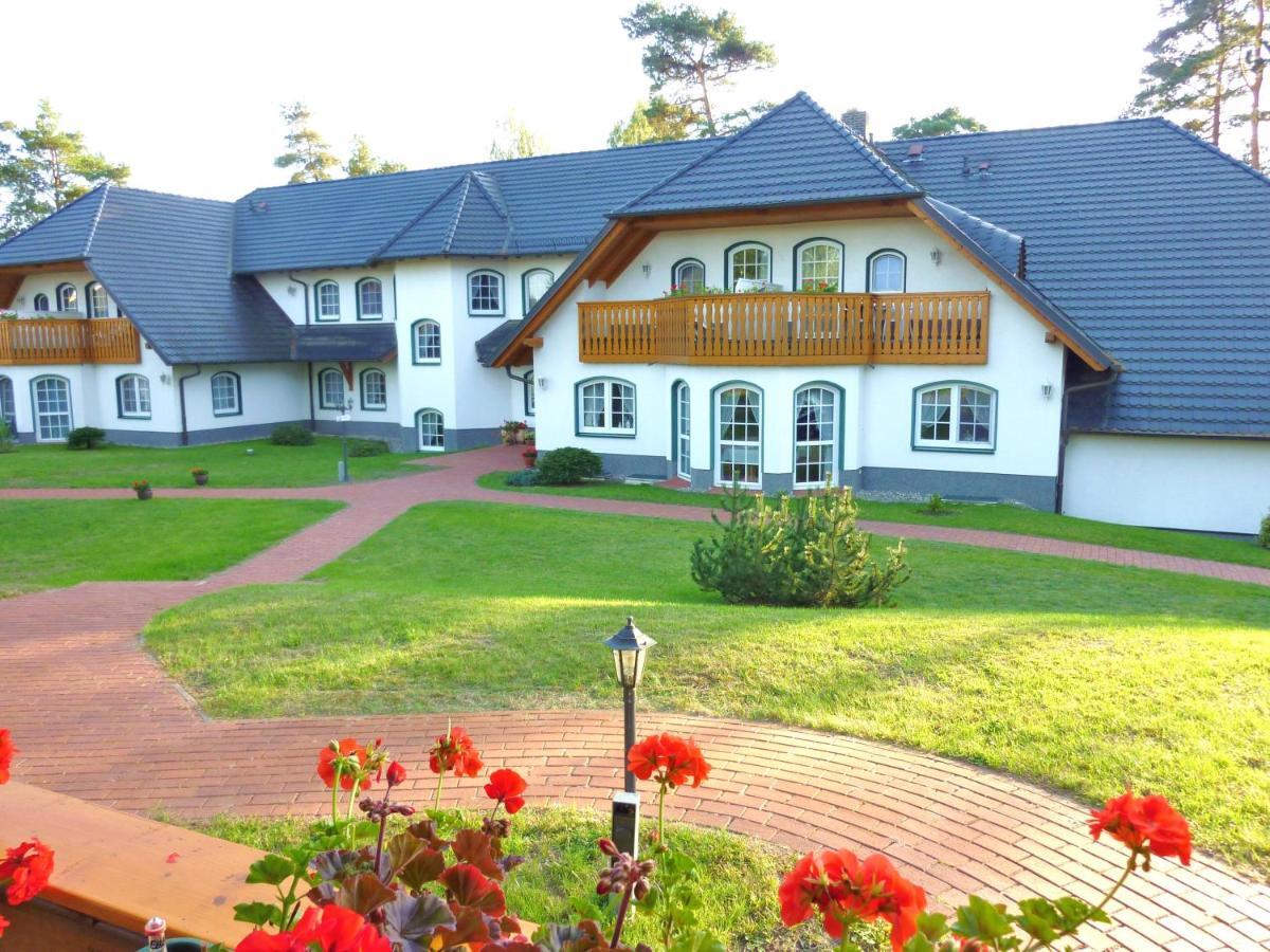 Landhaus Mueritzgarten Hotel Garni Röbel Exterior foto